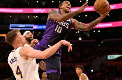 开云体育下载-湖人奏凯连胜，詹姆斯上演绝杀