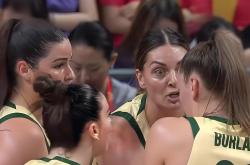 开云体育中国官网-诺维奇主场比逆转水晶宫，全队赛后庆祝雀跃的简单介绍