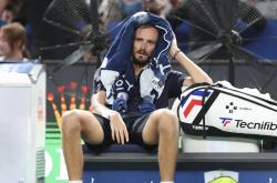 开云体育-西班牙网球队横扫英国网球队，梅德韦杰夫高光表现的简单介绍