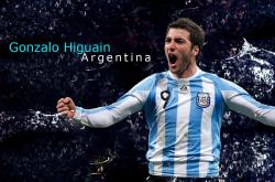 开云体育入口-南美狂想曲与德式战车的碰撞，当乌拉圭对阵拜仁，姆巴佩如何点燃跨时空赛场？