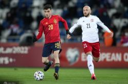 开云足球直播-塞内加尔鏖战曼城，佩德里送出助攻