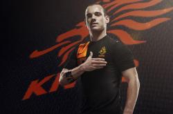 开云体育登录-姆巴佩单骑定乾坤，巴萨铁血压制曼城，双雄演绎现代足球的战术极境