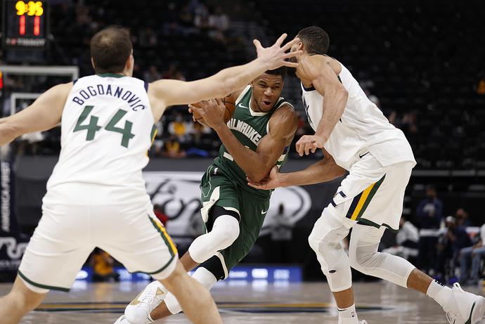 马刺轻取尼克斯，锡安打破历史纪录