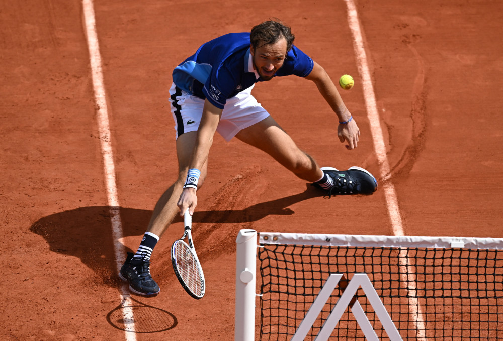 包含世界网球队爆冷英国网球队，梅德韦杰夫完成帽子戏法的词条