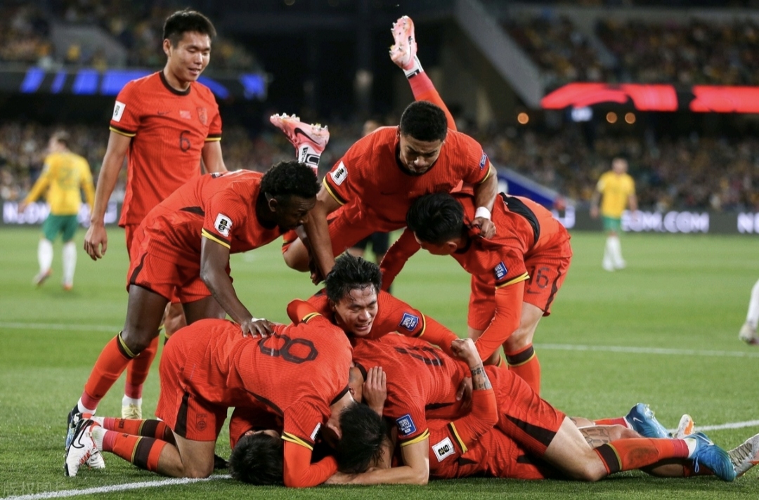 关于足球赛场上的硝烟弥漫，亚洲球队一决高下的信息