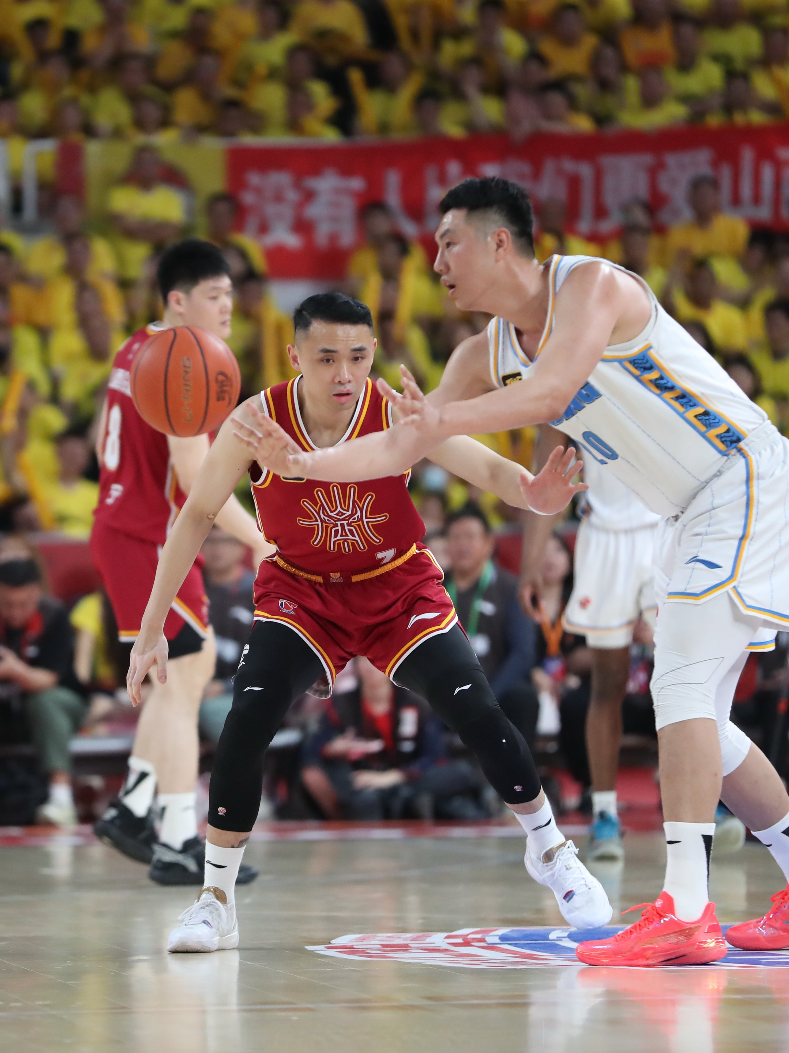 包含青岛男篮迎战北京队，一场硬仗即将上演的词条