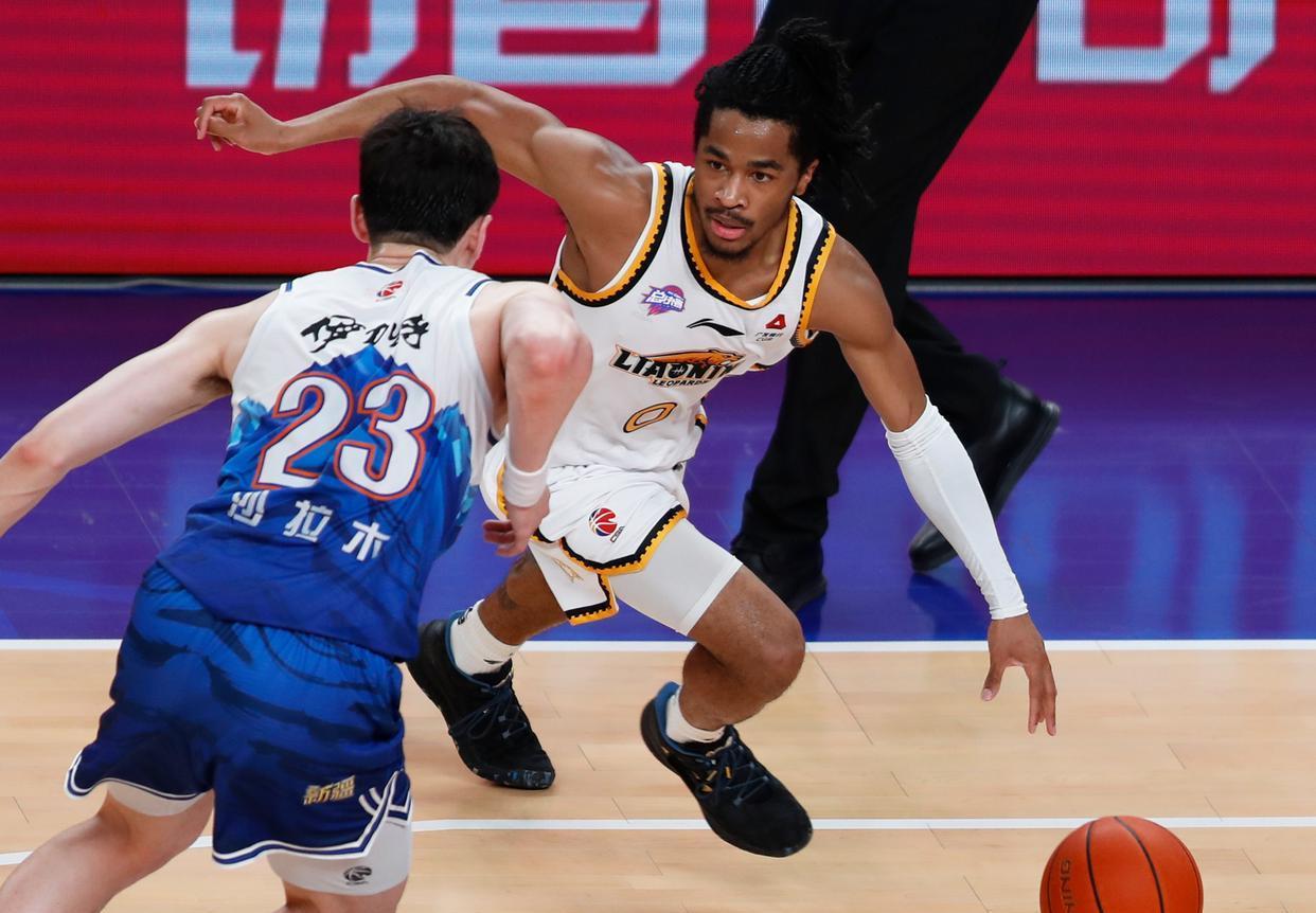 包含青岛男篮迎战北京队，一场硬仗即将上演的词条