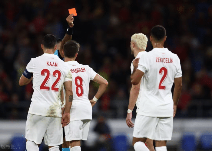 包含土耳其主场逼平冰岛,欧洲杯资格战激烈拉开的词条 包含土耳其主场逼平冰岛,欧洲杯资格战激烈拉开的词条