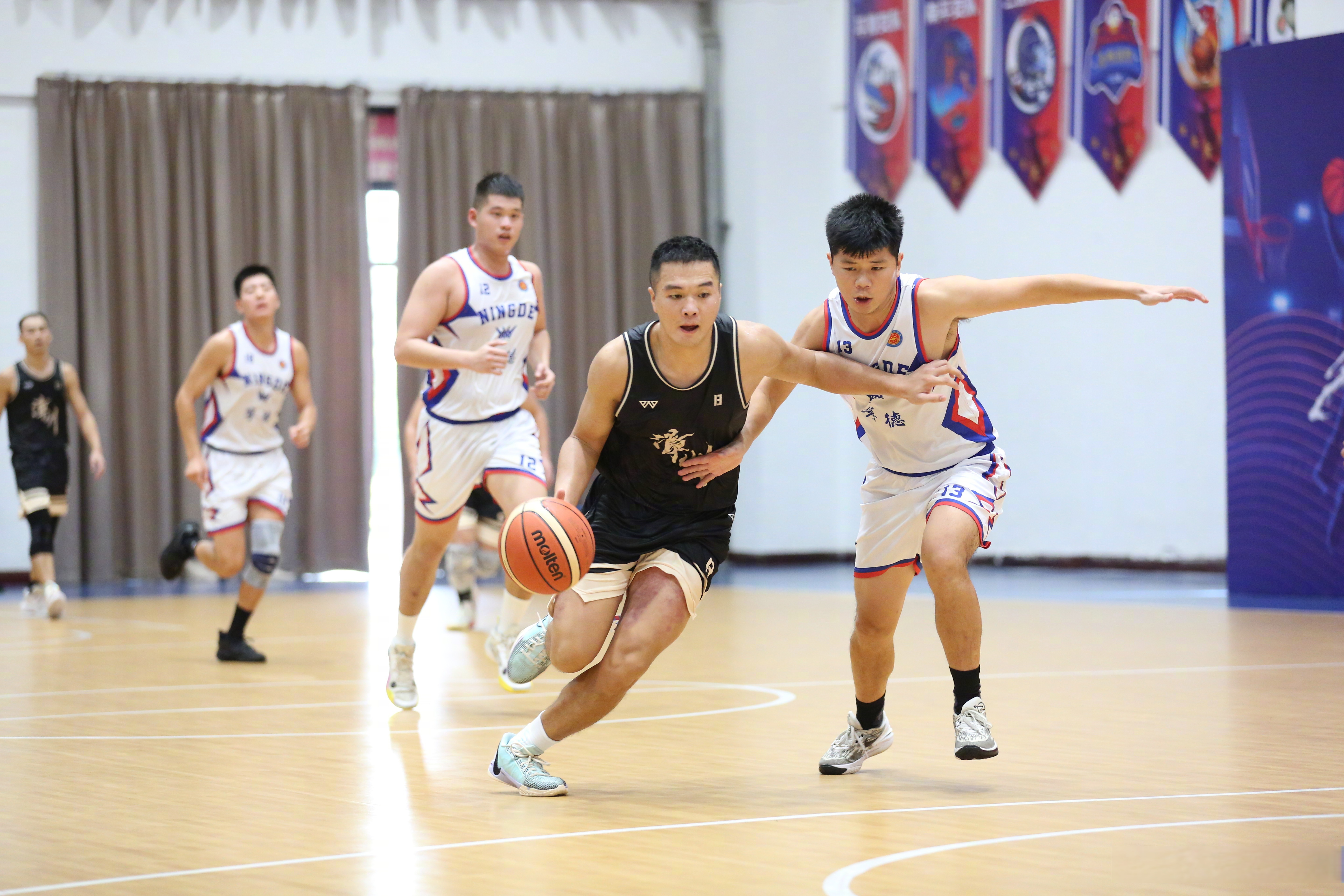 包含球队备战焦点训练曝光，教练团队助力的词条