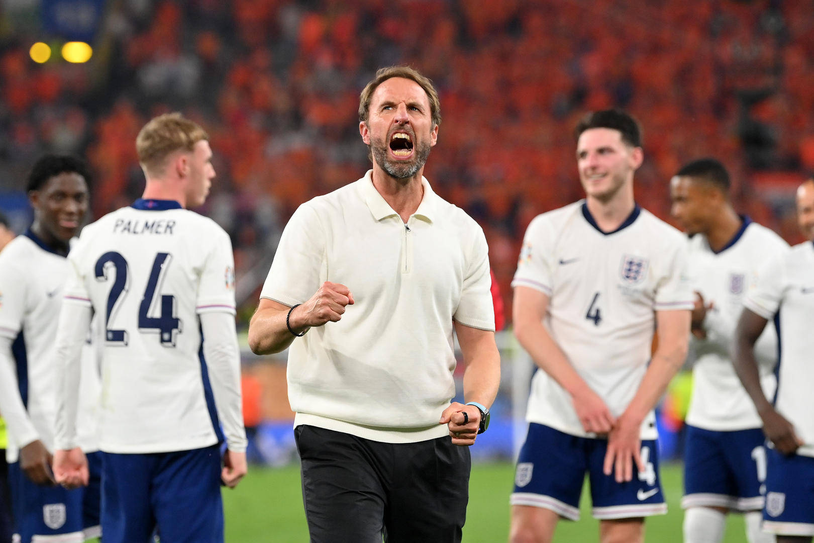 英格兰队取得惊险胜利，晋级强的简单介绍