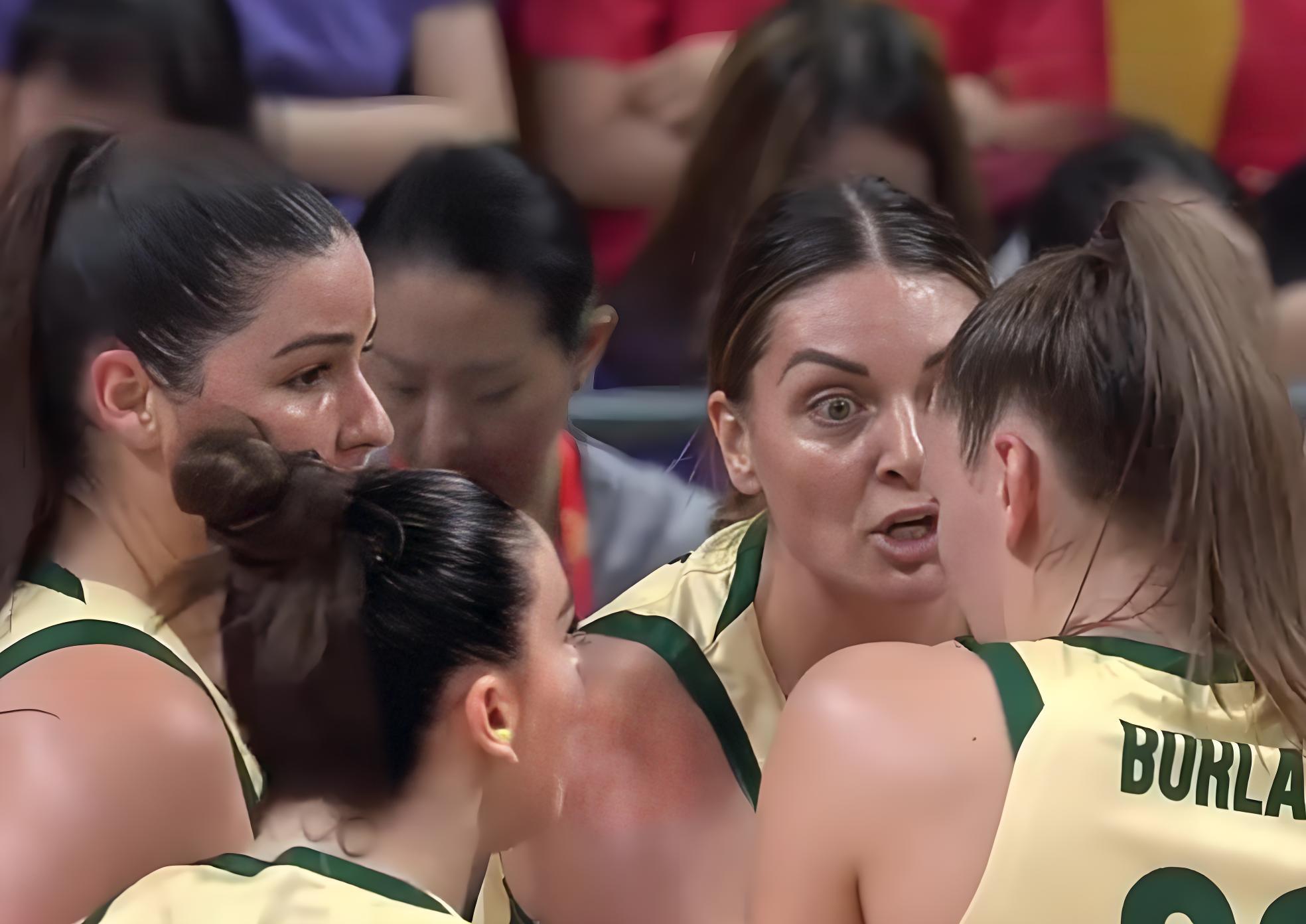 诺维奇主场比逆转水晶宫，全队赛后庆祝雀跃的简单介绍