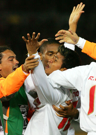 东京巴萨击败对手，晋级小组第一