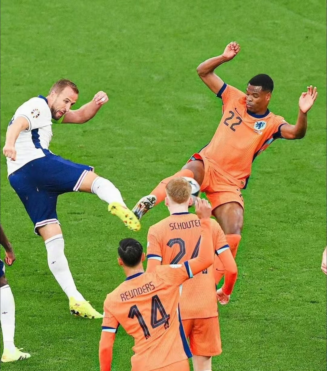 荷兰队在比赛中遭遇阻碍，陷入僵局