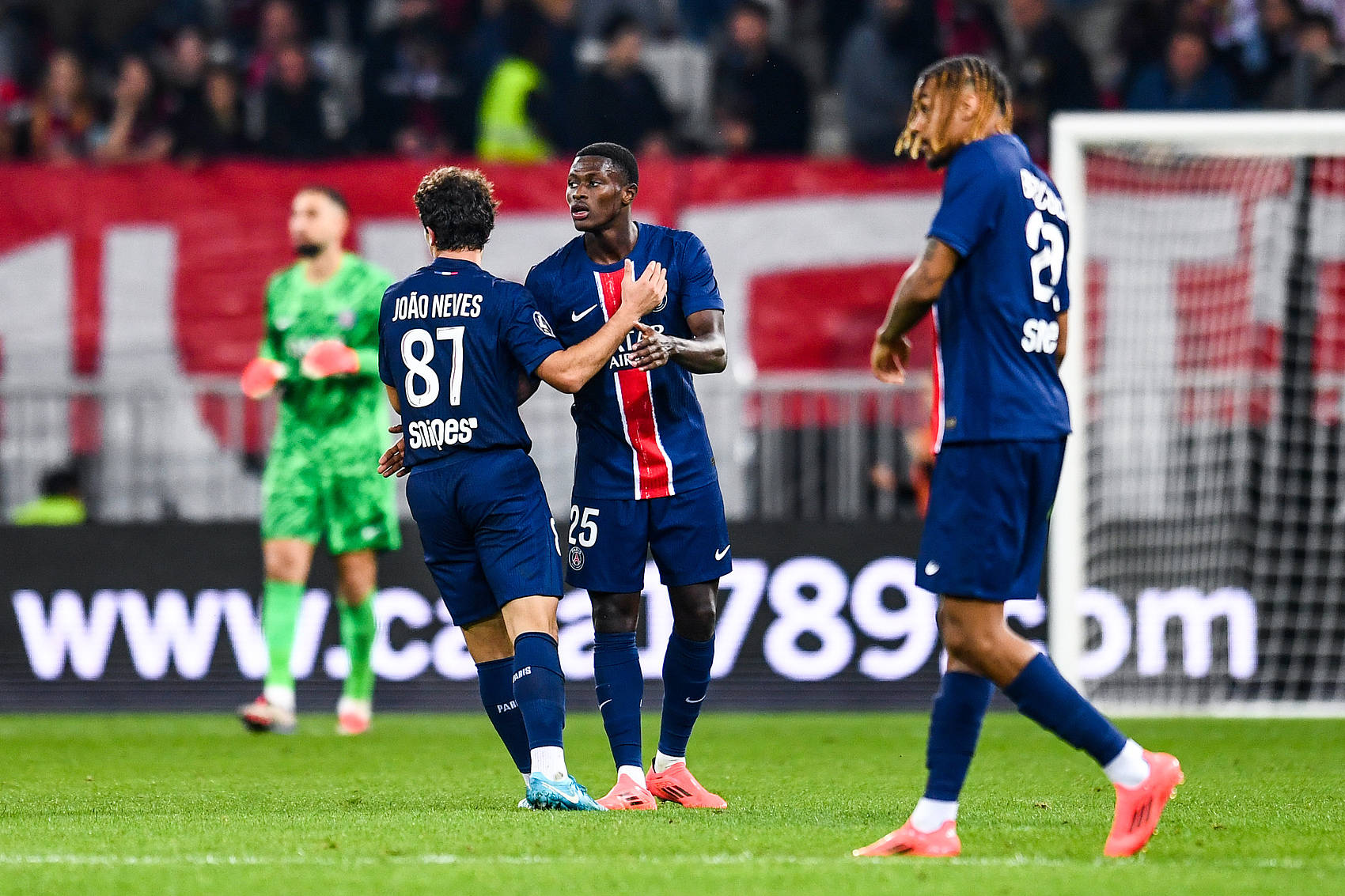 包含巴黎圣日耳曼迎战梅斯，胜负难断的词条