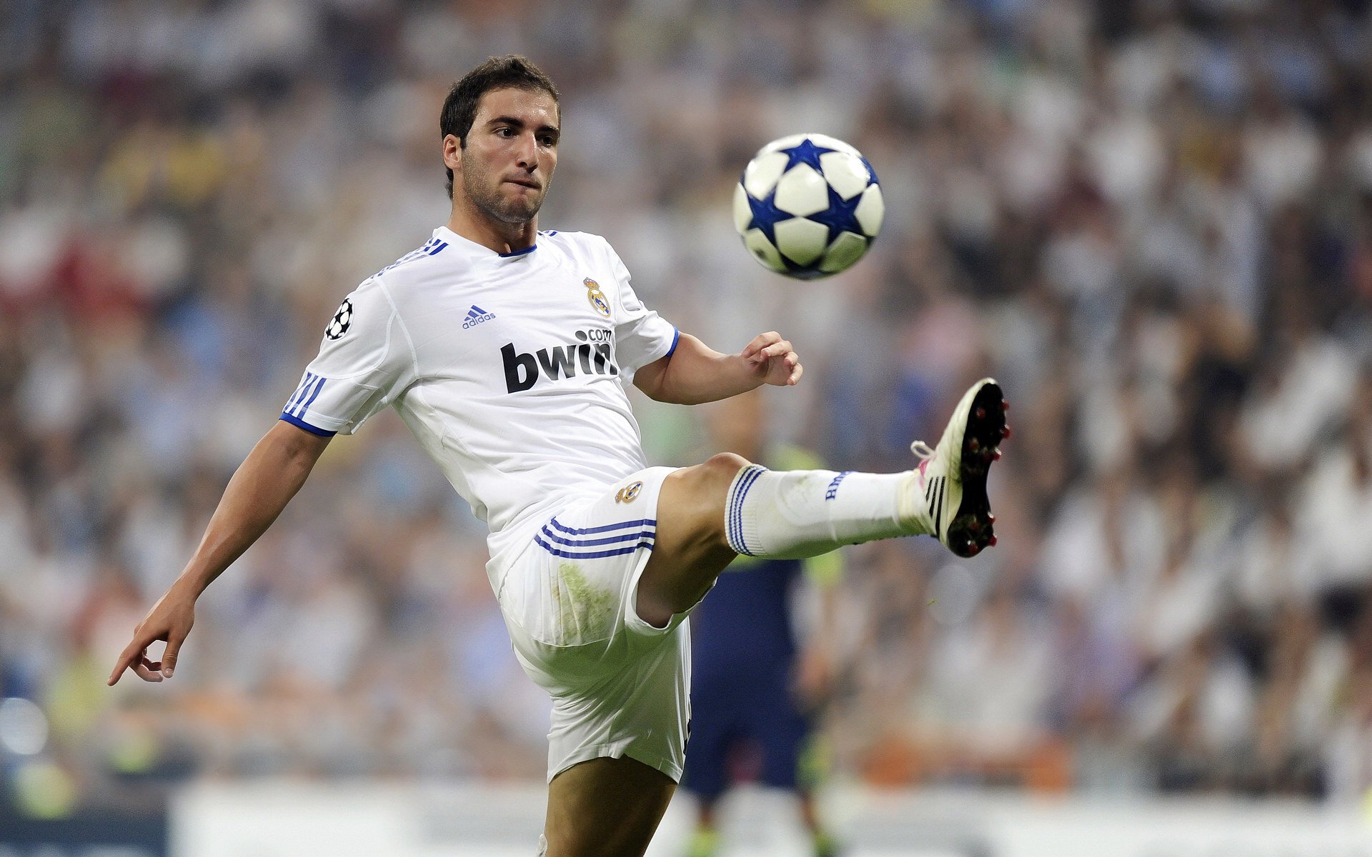 F1新赛季揭幕战之夜,贝林厄姆如何像赛车引擎般带动全队节奏