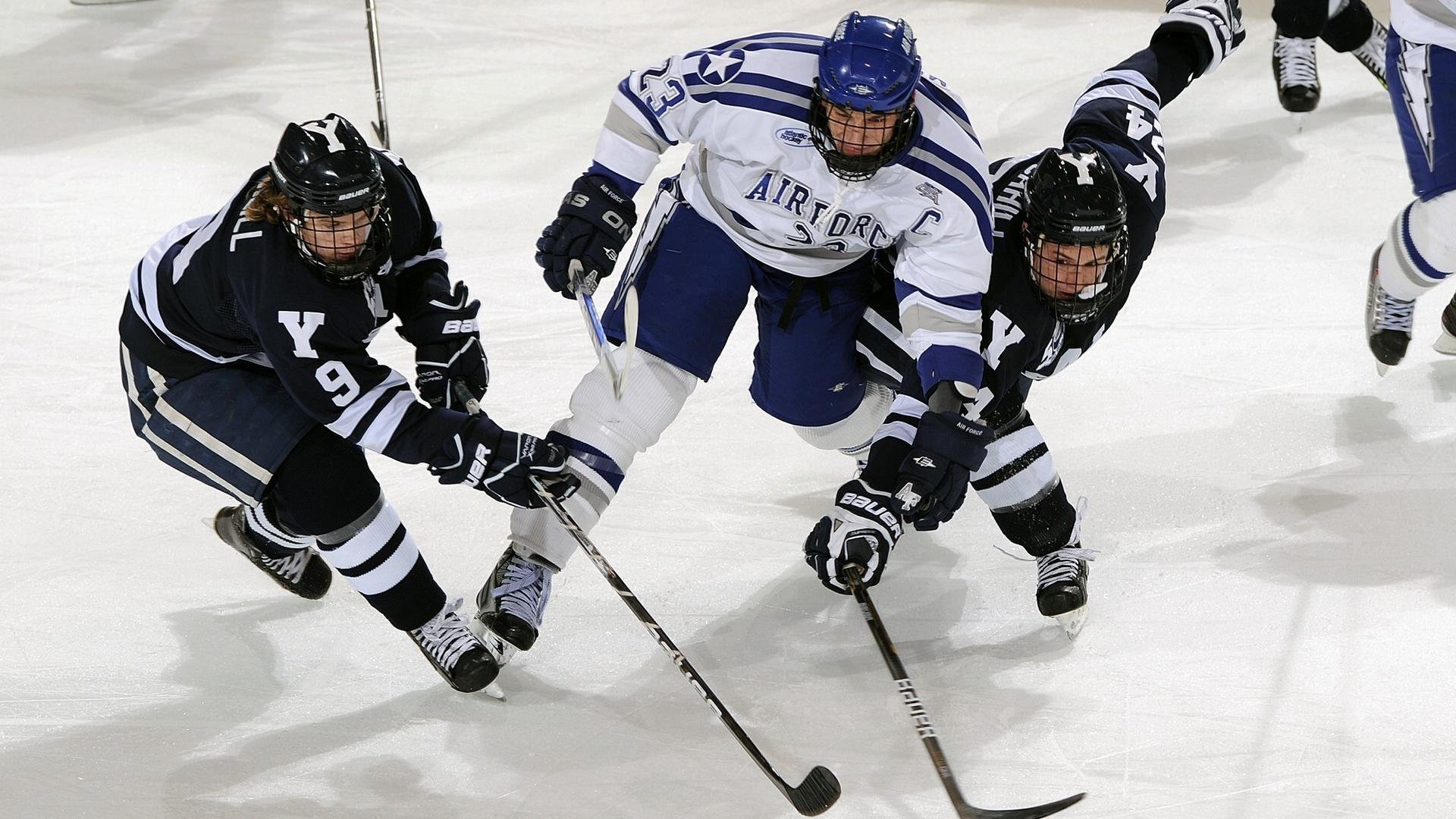 黄蜂单节风暴拉开分差,詹姆斯末节封神定乾坤